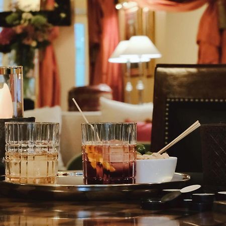 เรอแล แอนด์ ชาโต สติกลีไอ โฮเต็ล Aparthotel วิลนีอุส ภายนอก รูปภาพ A Negroni cocktail