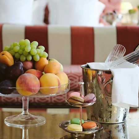 เรอแล แอนด์ ชาโต สติกลีไอ โฮเต็ล Aparthotel วิลนีอุส ภายนอก รูปภาพ Fruit and cheese plate