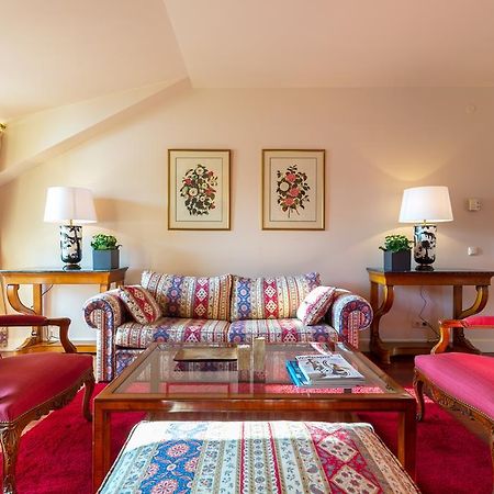เรอแล แอนด์ ชาโต สติกลีไอ โฮเต็ล Aparthotel วิลนีอุส ภายนอก รูปภาพ A suite at the Hotel de Crillon