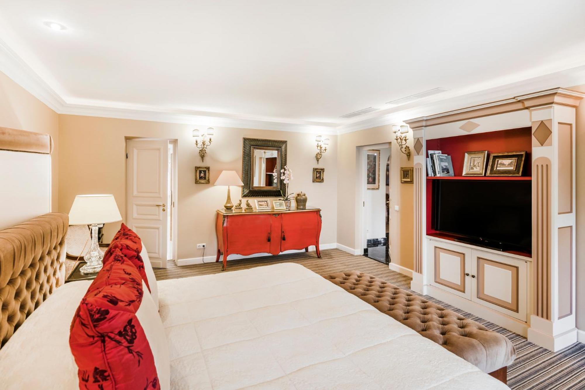 เรอแล แอนด์ ชาโต สติกลีไอ โฮเต็ล Aparthotel วิลนีอุส ห้อง รูปภาพ A bedroom at the hotel