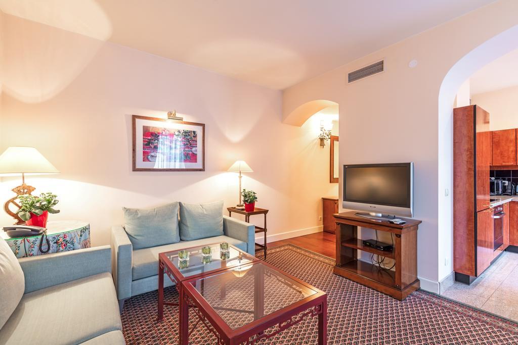 เรอแล แอนด์ ชาโต สติกลีไอ โฮเต็ล Aparthotel วิลนีอุส ภายนอก รูปภาพ Suite