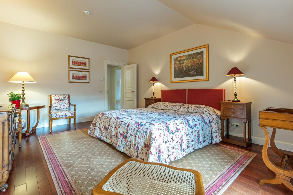 เรอแล แอนด์ ชาโต สติกลีไอ โฮเต็ล Aparthotel วิลนีอุส ภายนอก รูปภาพ A bedroom at the hotel
