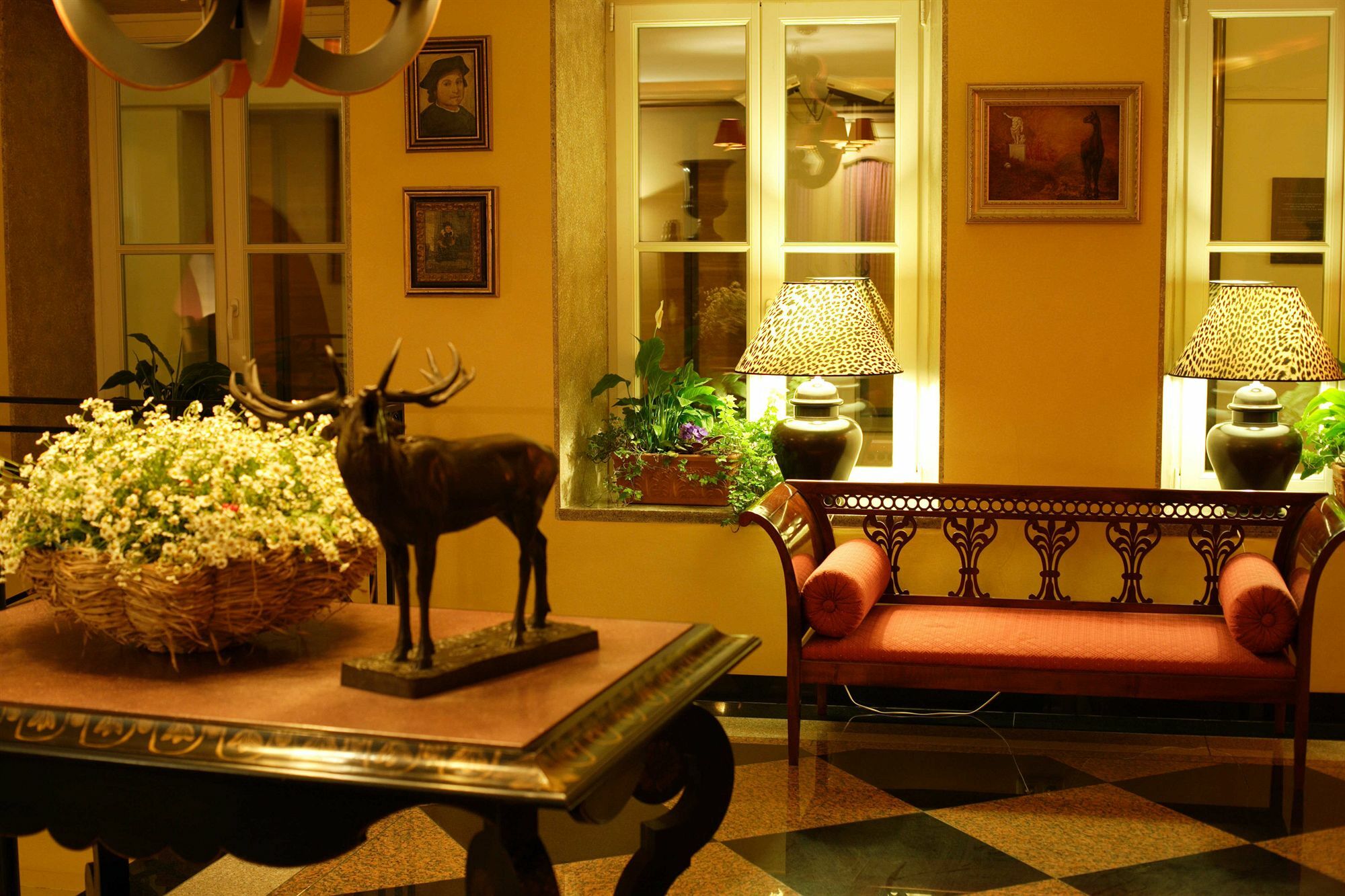 เรอแล แอนด์ ชาโต สติกลีไอ โฮเต็ล Aparthotel วิลนีอุส ภายใน รูปภาพ Interior of the hotel
